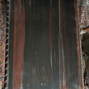 Table basse en ébène de macassar à décor de volutes. Lot vendu sur désignation avec enlèvement sur rendez-vous au 51 avenue de la libération à Granville – Image 2