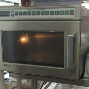 Four micro-ondes 1100 watts de marque MenuMaster modèle DEC11e 110. 30 x 42 x 50 cm (Belgrand 6e)
