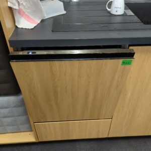Lave vaisselle encastrable 12 couverts de marque Whirlpool modèle Power Clean 6. Localisation : 32 rue de Monceau - 75008 Paris – Image 2