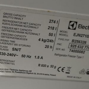 Réfrigérateur congélateur encastrable de marque Electrolux. Capacité 268 litres. 168 x 57 cm. Localisation : 32 rue de Monceau - 75008 Paris – Image 3
