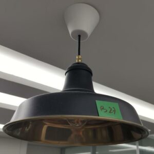 Suspension lumineuse en métal. 41 x 35 cm. 5 unités. Vendu à l'unité avec faculté de réunion. Localisation : 32 rue de Monceau - 75008 Paris – Image 2