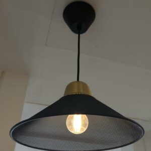 Suspension lumineuse, abat jour en tôle perforée noire. 62 x 33 cm. 3 unités. Vendu à l'unité avec faculté de réunion. Localisation : 32 rue de Monceau - 75008 Paris