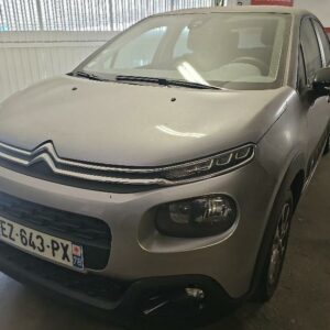 Voiture de marque Citroën modèle C3 essence de couleur gris anthracite, 1 890 KM. Date de Première mise en circulation: 07/08/2018. 1ère main. La voiture est roulante, Contrôle Technique sans contre visite. Elle est vendue sur désignation, L'enlèvement se fera sur rendez-vous au Chesnay (91).
