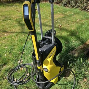 Nettoyeur haute pression de marque karcher modèle K5 Premium full control plus. Vendu complet avec sa lance, l'enrouleur et le chariot intégré. Non fonctionnant. Vendu en l'état.