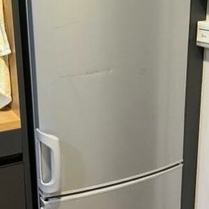 Combiné réfrigérateur congélateur de marque Electrolux. Localisation : 32 rue de Monceau - 75008 Paris