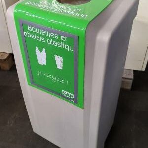 Poubelle sur roulettes avec bac amovible de marque Green Office modèle Easycollect. Divers modèles dont canette, papier, autres déchets, bouteille. 58 unités. Vendu à l'unité avec faculté de réunion. Localisation : 8 rue de la Fossé aux Leux 91700 Ste Geneviève des Bois (dont 36 actuellement à Marcoussis) – Image 3