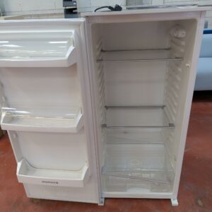Réfrigérateur encastrable de marque Rosières modèle RBLP230, capacité 215 litres. 121,5 x 55 x 56 cm. 2 unités. Vendu à l'unité avec afaculté de réunion. Localisation : 8 rue de la Fossé aux Leux 91700 Ste Geneviève des Bois