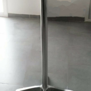 Mange debout de marque Rodet, structure en aluminium, plateau en bois stratifié. (usures). 110 x 60 cm. 2 unités. Vendu à l'unité avec faculté de réunion. Localisation : 8 av. de Lunca - 78180 Montigny-le-Bretonneux. (4ème)