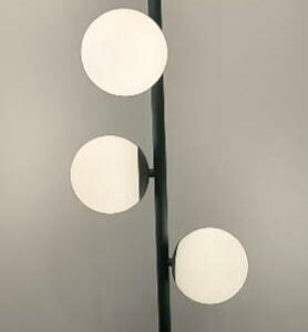 Lampe de parquet de marque Made.com piétement en fonte d'acier laqué vert 5 globes en plastique blanc. Hauteur 162 cm.  Localisation : 10 rue Petit - 75019 Paris (rdc) – Image 2