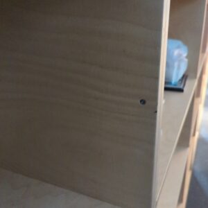 Meuble bibliothèque en bois contreplaqué à 5 compartiments, fond plein. 195 x 90 x 40 cm. 5 module (à séparer/ vissés entre eux / voir photos). Localisation : 10 rue Petit - 75019 Paris (1er) – Image 2
