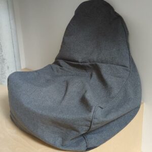Pouf de marque Made.com garni de microbilles et recouvert de polyester gris. 2 unités. Vendu à l'unité avec faculté de réunion. Localisation : 10 rue Petit - 75019 Paris (2eme)