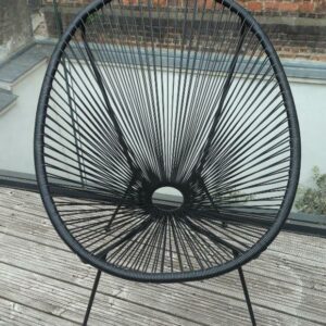 Fauteuil Acapulco en fils de PVC noirs sur un piétement en acier laqué noir. 88 x 70 x 70 cm. Localisation : 10 rue Petit - 75019 Paris (3ème)
