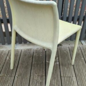 Chaise empilable design Jasper Morrison modèle Air-Chair édition Magis en polypropylène jaune. (usures, insolées) 76 x 46 x 50 cm. 5 unités. Vendu à l'unité avec faculté de réunion. Localisation : 10 rue Petit - 75019 Paris (3eme) – Image 2