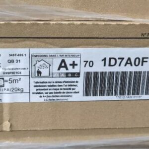13 cartons de dalles de moquette chinée gris souris de marque QB. Dimension d'une dalle : 50 x 50 cm. 20 dalles par carton soit 5m2 par carton. Localisation : 10 rue Petit - 75019 Paris (ssol) – Image 2
