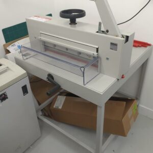 Massicot de marque Ideal modèle 4705. Localisation : 10 rue Petit - 75019 Paris (rdc)