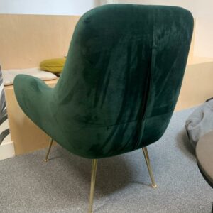 Fauteuil de style scandinave recouvert de velours vert foncé, pieds en métal doré. 90 x 70 x 60 cm. Localisation : 10 rue Petit - 75019 Paris (2ème) – Image 3