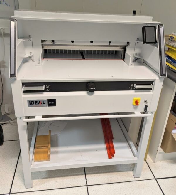 Massicot de marque IDEAL modèle 6660. Localisation : 1er