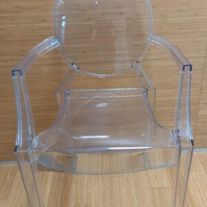 Fauteuil design Philippe Starck modèle Louis Ghost édition Kartell en plexiglas transparent. 93 x 54 x 54 cm. (usures). 11 unités. Vendu à l'unité avec faculté de réunion. Localisation: 6 rue Duret - 75116 Paris. rdc, 1-39, 2-64 – Image 2