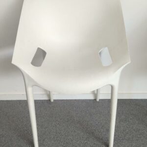 Fauteuil design Philippe Stark modèle Dr.Yes édition Kartell en polypropylène blanc. 80 x 55 x 55 cm. 4 unités. Vendu à l'unité avec faculté de réunion Localisation : 6 rue Duret - 75116 Paris :  -2 réunion – Image 3