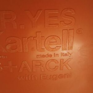 Fauteuil design Philip Stark modèle Dr.Yes édition Kartell en polypropylène orange. 80 x 55 x 55 cm. 39 unités.. Vendu à l'unité avec faculté de réunion Localisation : 6 rue Duret - 75116 Paris : -2 salle réunion, -2 vestiaire, es 12 – Image 4