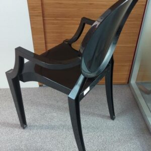 Fauteuil design Philippe Stack modèle Ghost édition Kartell en plexiglas noir. 4 unités. Vendu à l'unité avec faculté de réunion. Localisation : 6 rue Duret - 75116 Paris : 2-55, 2-56, 2-49 – Image 3