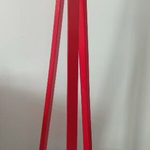Porte manteau à 3 branches en bois rouge. Hauteur 180 cm. 8 unités. Vendu à l'unité avec faculté de réunion Localisation : 6 rue Duret - 75116 Paris : es14, es8, 1-28, 2-53, 2-67, 2-66, 2-61, 3-86, 3-80, 3-78, 516, 517b