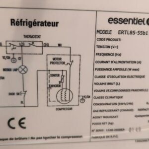 Réfrigérateur table top de marque Essentiel, capacité 130 litres. 85 x 55 x 55 cm. (usures). 3 unités. Vendu à l'unité avec faculté de réunion. Localisation : 6 rue Duret - 75116 Paris : -1 sam – Image 3