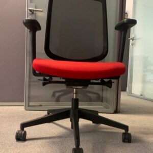Fauteuil de bureau sur roulettes, assise en tissu rouge, dossier en résille noire. 100 x 65 x 55 cm. 33 unités. Vendu à l'unité avec faculté de réunion. Localisation : 6 rue Duret - 75116 Paris.
(ES 14., ES 6., ES Open Sp. 3., 1-41., 1-42., 1-30., 2-53., 2-56., 2-57., 2-47., 5 Open Sp. 2., 2-43., 2 basg. 2., 2-64., 2-62., 2-69., 3-95., 3-93., 3-80., 3-79., 3-84., 3-74., 3-71B., 515, 518) – Image 3