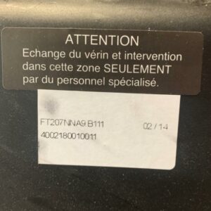 Fauteuil de bureau sur roulettes, assise en tissu rouge, dossier en résille noire. 100 x 65 x 55 cm. 33 unités. Vendu à l'unité avec faculté de réunion. Localisation : 6 rue Duret - 75116 Paris.
(ES 14., ES 6., ES Open Sp. 3., 1-41., 1-42., 1-30., 2-53., 2-56., 2-57., 2-47., 5 Open Sp. 2., 2-43., 2 basg. 2., 2-64., 2-62., 2-69., 3-95., 3-93., 3-80., 3-79., 3-84., 3-74., 3-71B., 515, 518) – Image 4