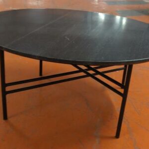 Table basse ronde, plateau en pierre, piétement en acier laqué noir. 35 x 80 cm. Localisation : 5 avenue Kleber - 75116 Paris – Image 2