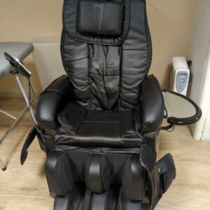 Fauteuil de massage de marque ECO-DE modèle 762i. (dossier abîmé, fonctionnel). (SS bat A salle Zen)