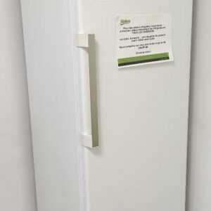 Réfrigérateur de marque Whirlpool modèle Wme36222w. Capacité 363 litres. 185 x 60 x 65 cm. (SS bat A)