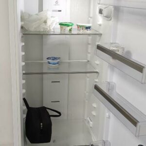 Réfrigérateur de marque Whirlpool modèle Wme36222w. Capacité 363 litres. 185 x 60 x 65 cm. (SS bat A) – Image 2