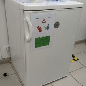 Réfrigérateur table top de marque Arthur Martin Electrolux modèle Art1442. Capacité 148 litres. 85 x 55 x 60 cm. (SS bat A infirmerie)