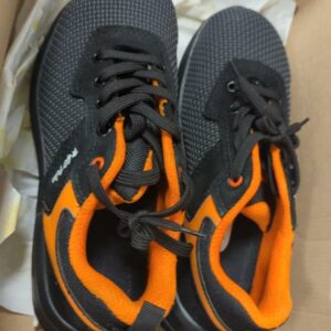 Environ 100 paires de chaussures de sécurité divers modèles dont : taille 35, T38, T39, T40, T41, T48 (SS bat A local Epi)