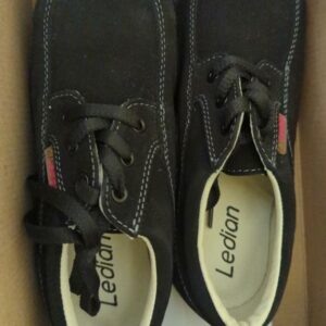 Environ 100 paires de chaussures de sécurité divers modèles dont : taille 35, T38, T39, T40, T41, T48 (SS bat A local Epi) – Image 2