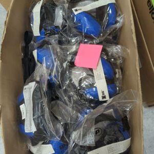 Lot de casques anti bruit, environ 20 unités. On y joint 6 boîtes de 10 lunettes de protection. (RDC bat A salle réserve)