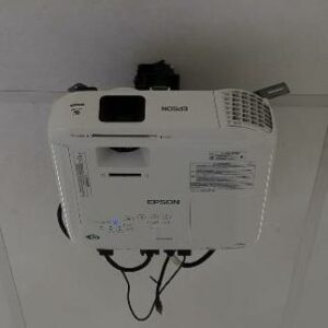 Vidéo projecteur de marque Epson modèle EB-2247U. (RDC bat A salle Kyong Ju)