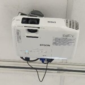 Vidéo projecteur de marque Epson modèle EB-X18. (RDC bat A salle Etaples)