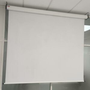 Ecran de projection électrique, divers modèles, dont Procolor, Oray. 5 unités. Vendu à l'unité avec faculté de réunion. (RDC bat A réserve, RDC salle Visio , RDC Etaples, 1er salle Chennai)