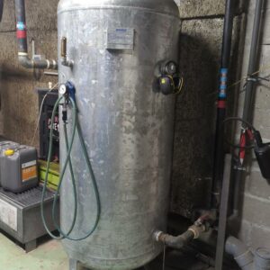 Cuve à air comprimé de marque Cordivari, 900 litres. (SS Bat A, accès porte au pied escalier A, à côté salle 3A)