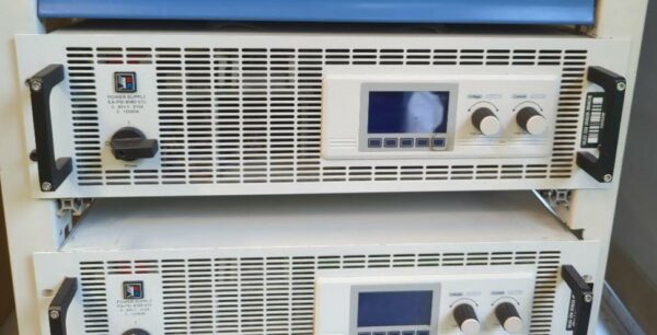 Alimentation stabilisée rackable de marque EA psi modèle 8080-510. (bat B)