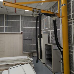 Potence de marque Demarchi, charge 250 kg. (cellule 12 Bat B)
