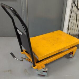 Table élévatrice Manutan, charge 300 kg. (cellule 17 bat B)