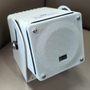 Enceinte de marque Meyer Sound modèle MM-4XP, blanc ou noir. 8 unités. Vendu à l'unité avec faculté de réunion. Localisation : 10 rue du Ballon - 93160 Noisy-le-Grand