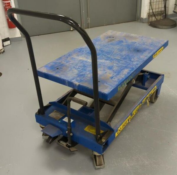 Table élévatrice, charge 500 kg.  (cellule 17 bat B)