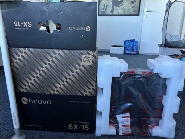 Ecran de vidéo surveillance 15 pouces de marque Neovo modèle SX15. 3 unités. Vendu à l'unité avec faculté de réunion. Localisation: 10 rue du Ballon - 93160 Noisy-Le-Grand