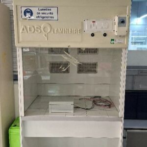 Hotte aspirante de marque Ads Laminaire. (rdc labos)