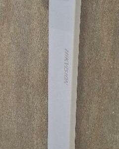 Terminal de dépistage de température de marque Hikvision modèle DS-K56064A-3XF/V. 140 x 17 x 25 cm. 2 unités. Vendu à l'unité avec faculté de réunion. (rdj cafet + accueil, étiquette 156)