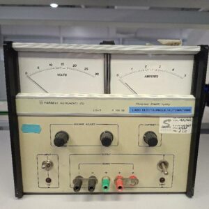 Alimentation stabilisée de marque Farnell modèle L30/5 0-30 V 5A. (rdc labo électronique)